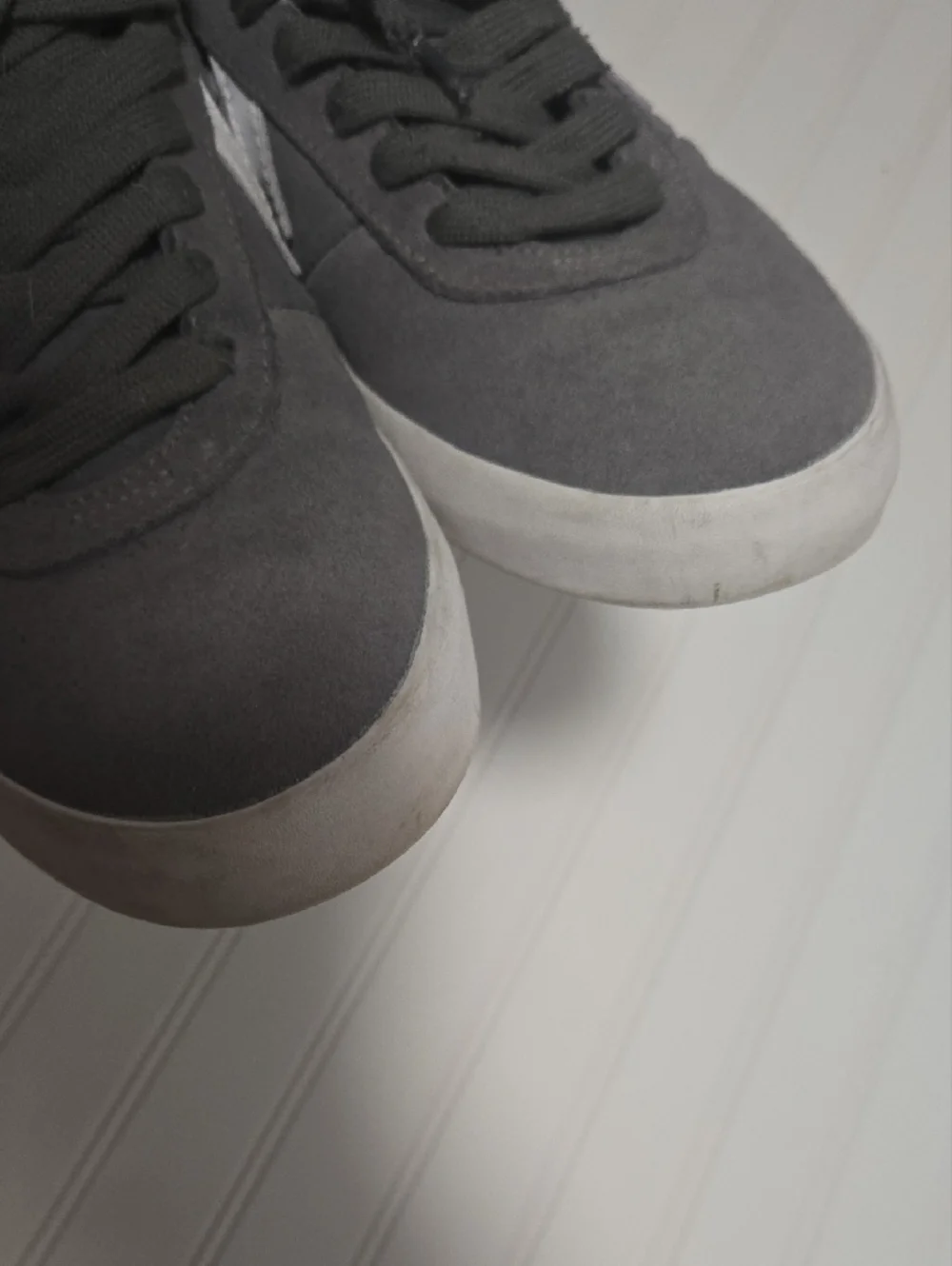 Converse Gray Suede One Star Sneakers with White Star / Size 9